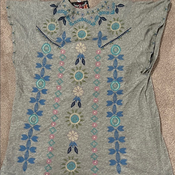 Johnny Was Gray Embroidered Short Sleeve Tee, NWOT, XL - Picture 5 of 13